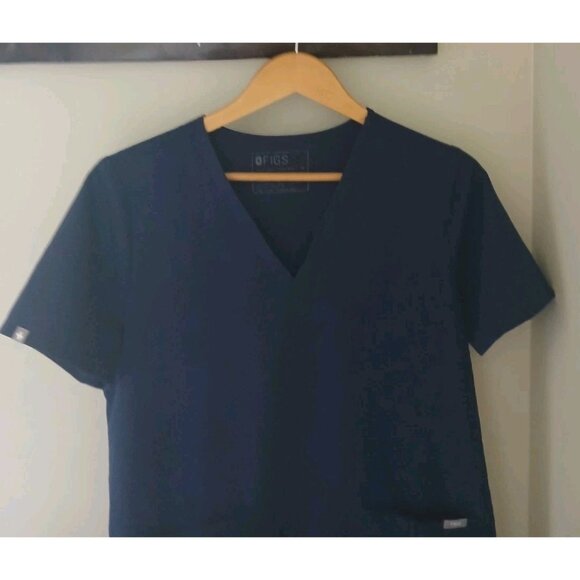 Figs Casma Three Pocket Scrub Top - Picture 2 of 8